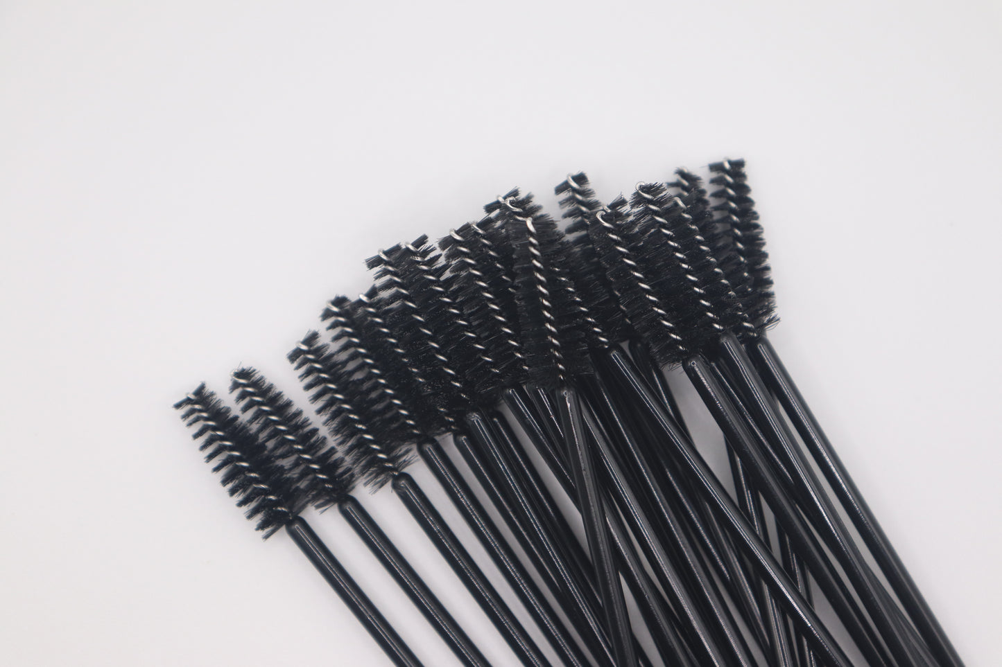 Wimpernbürsten für Wimpernverlängerung – schwarz & super fluffig
50 Stück